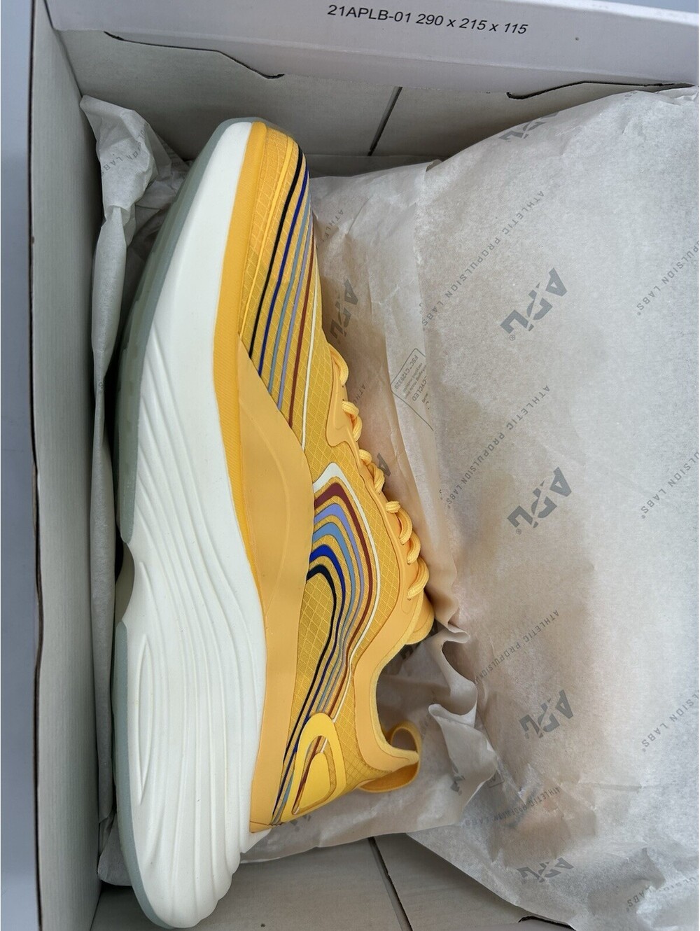 New In Box APL Streamline in Marigold Women’s Sneakers in Size 7 Running Shoes - Picture 5 of 7